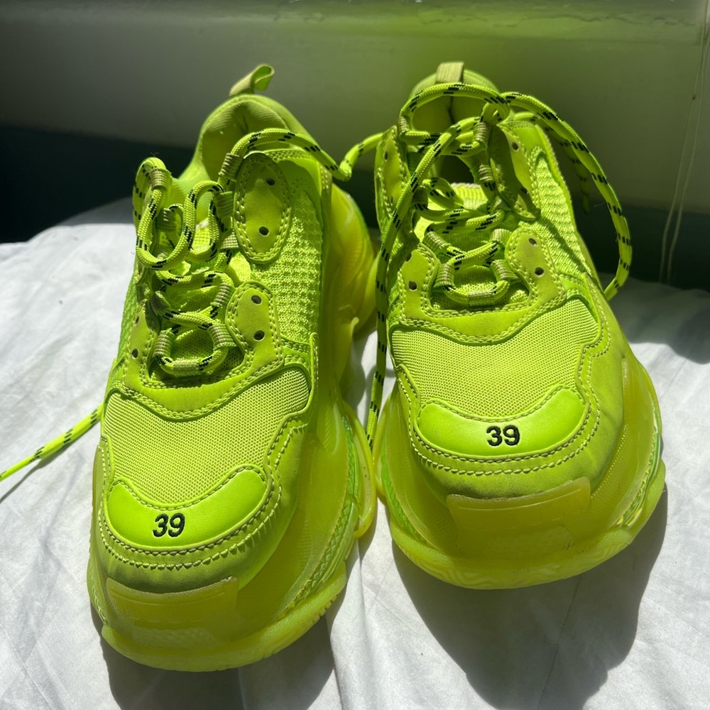 Balenciaga neon green sneakers💚💚 - Picture 3 of 5